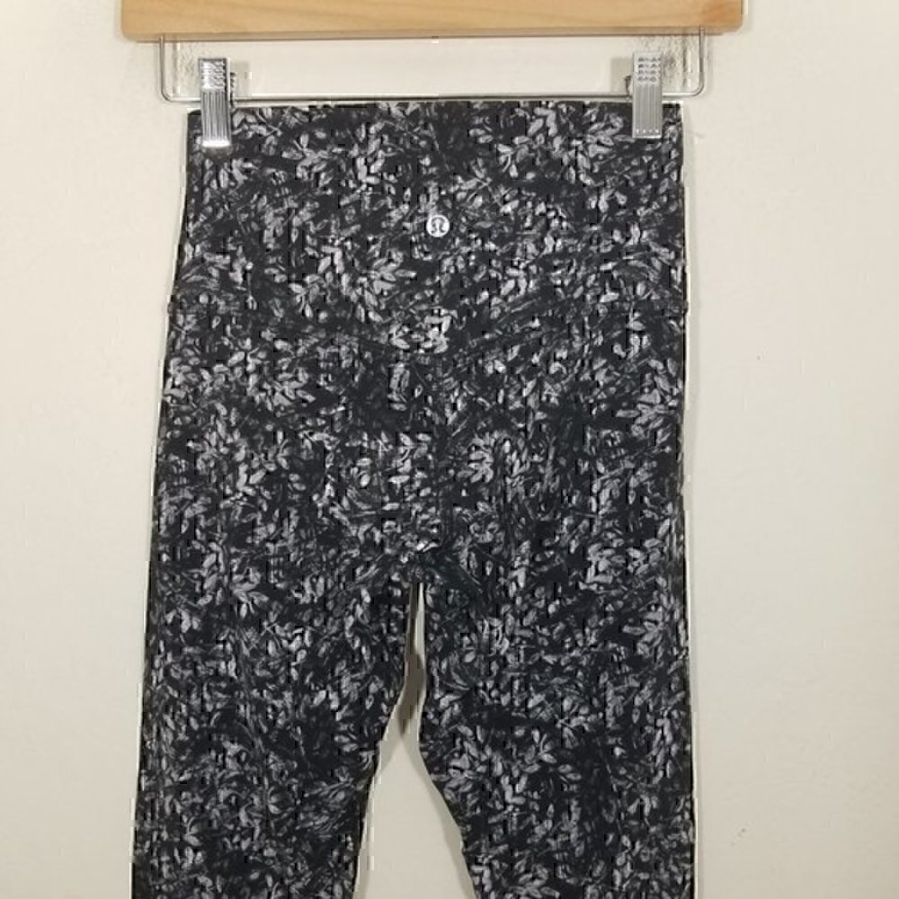 Lululemon High Rise Legging Size 4 - Picture 4 of 7